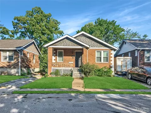 1487 Engelholm Ave, Saint Louis, MO 63133