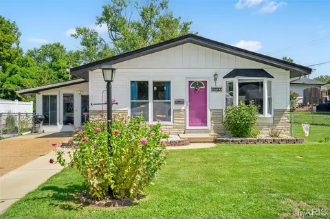 3733 Comstock Dr, Saint Louis, MO 63125