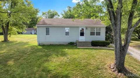 2820 Mulberry Ln, Saint Charles, MO 63303