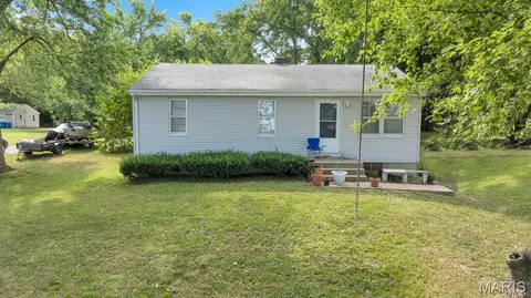 2824 Mulberry Ln, Saint Charles, MO 63303