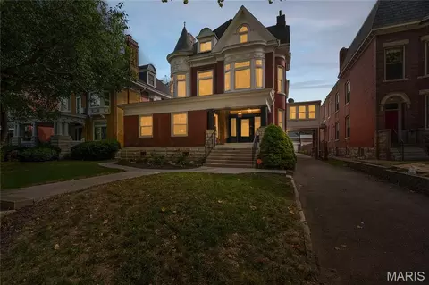 4362 W Pine Blvd, Saint Louis, MO 63108