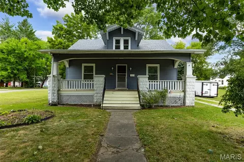 619 S Wood St, Staunton, IL 62088