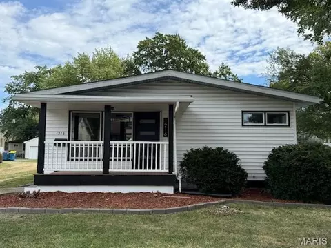 1216 Troy Rd, Edwardsville, IL 62025