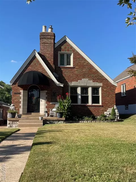 6655 Pernod Ave, Saint Louis, MO 63139
