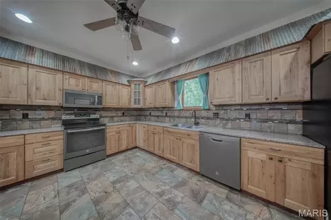 Kitchen - 283 Broken Post Dr, Richland, MO 65556 photo 6 of 7