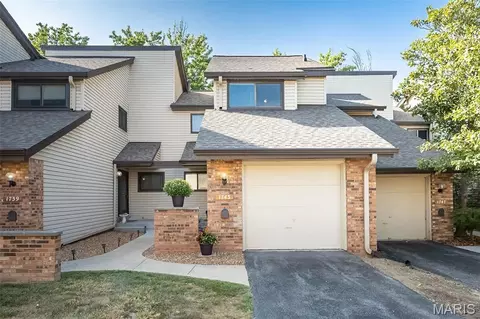 1743 Russet Valley Dr, Saint Louis, MO 63146