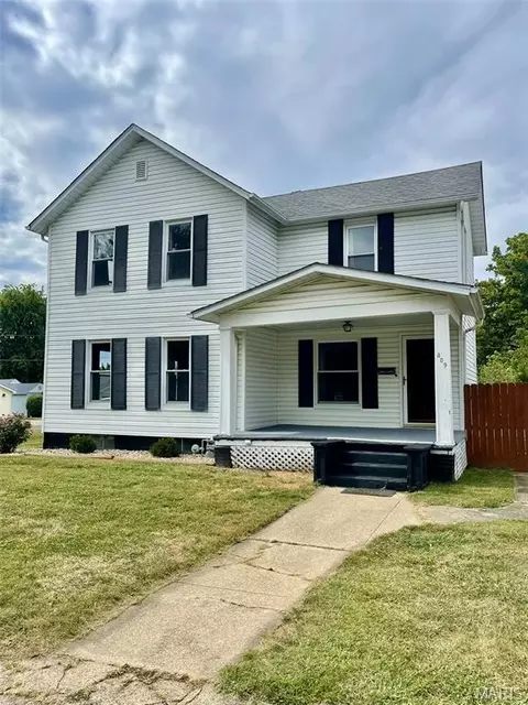 309 W Chestnut St, Gillespie, IL 62033