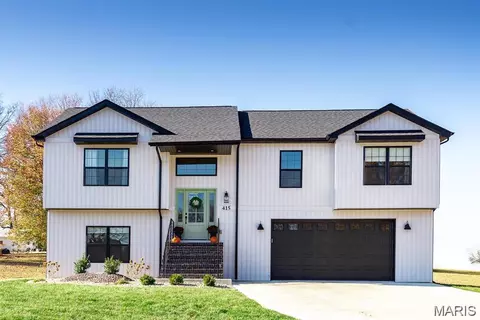 415 Cook St, Troy, IL 62294