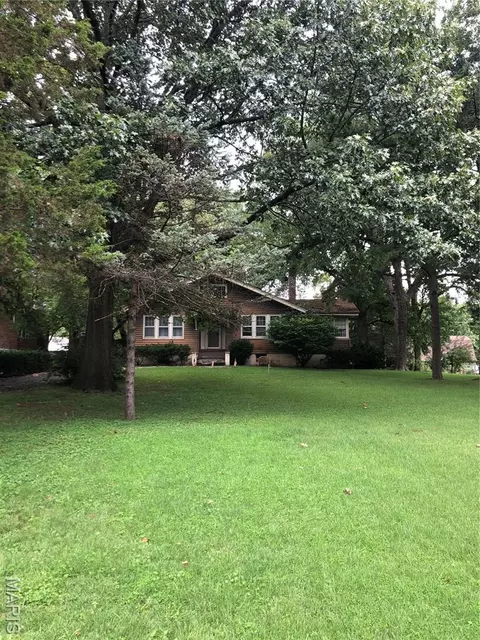 739 Hurstgreen Rd, Webster Groves, MO 63119