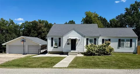 407 N High St, Bowling Green, MO 63334