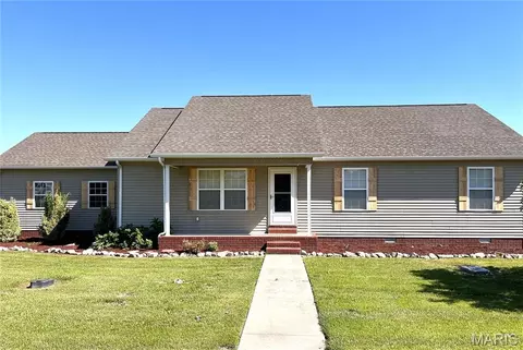 12048 Hidden Meadow Ln, Dexter, MO 63841
