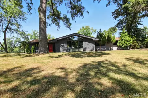 1 Clayton Downs Ln, Frontenac, MO 63131