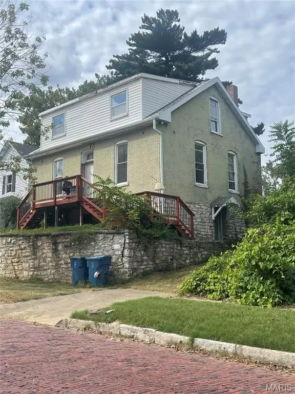 616 E 8th St, Alton, IL 62002 | MLS# 25060407 | 4 Photos - Movoto