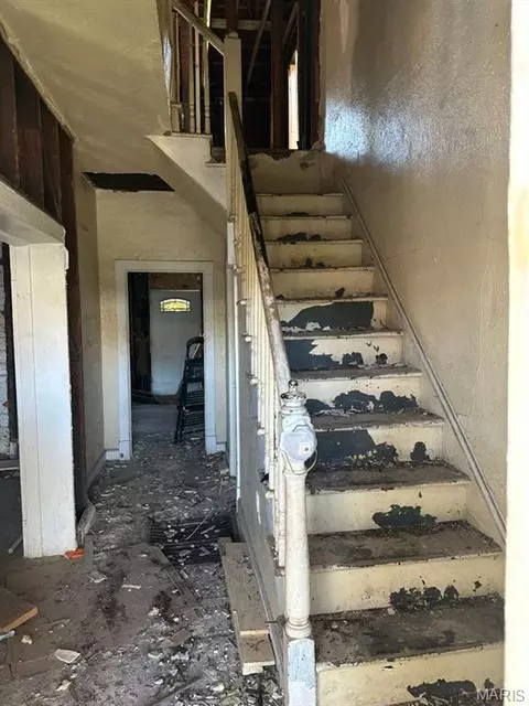 Entry Way - 6512 Etzel Ave, University City, MO 63130 photo 1 of 11