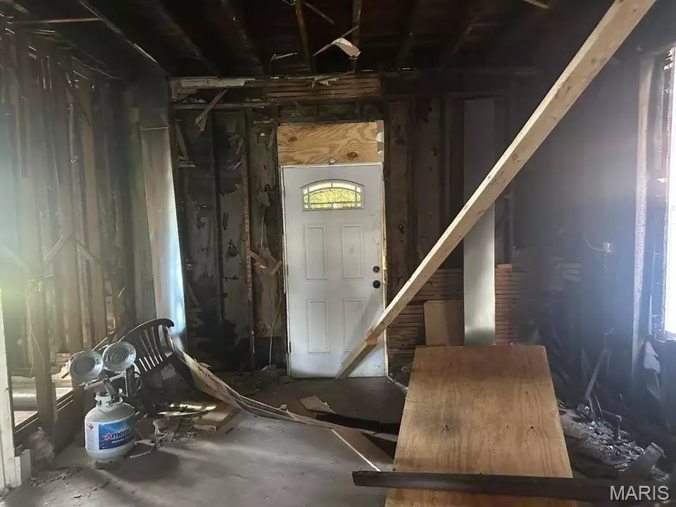 Entry Way - 6512 Etzel Ave, University City, MO 63130 photo 2 of 11