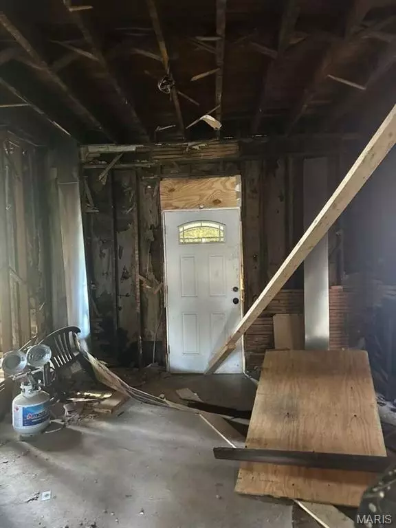 Entry Way - 6512 Etzel Ave, University City, MO 63130 photo 3 of 11