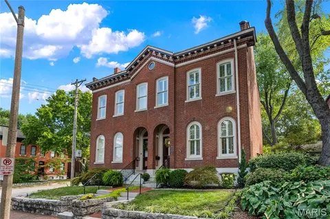 2002 Rutger St, Saint Louis, MO 63104
