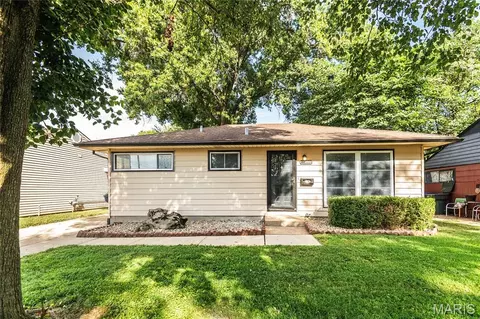 8015 Carlsbad Dr, Saint Louis, MO 63123