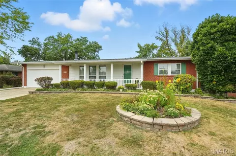 9241 Queenston Dr, Crestwood, MO 63126