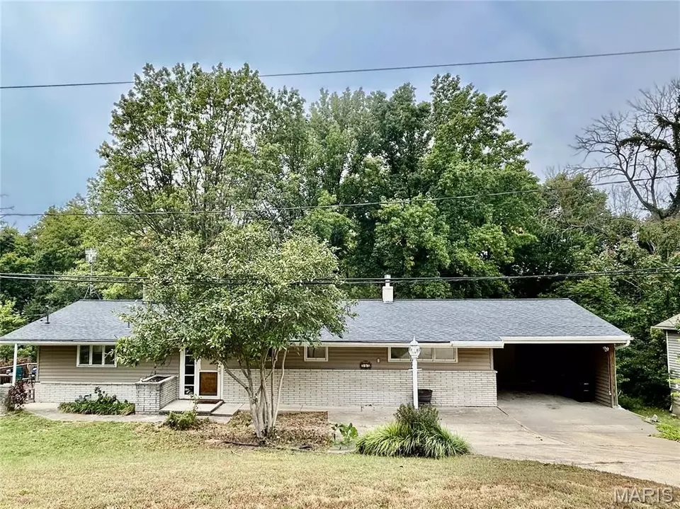  901 Grigg St, Greenville, IL 62246 photo 1