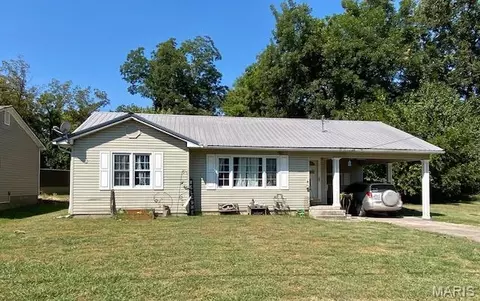 322 S Locust St, Dexter, MO 63841