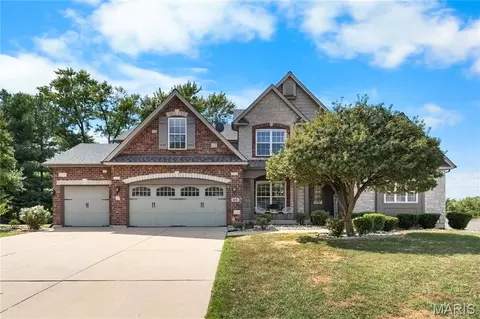 60 Charbonier Bluffs Dr, Florissant, MO 63031