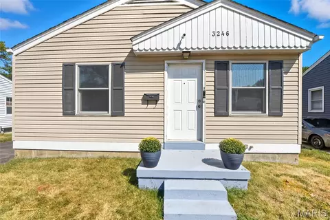 3246 Saint Joachim Ln, Saint Ann, MO 63074