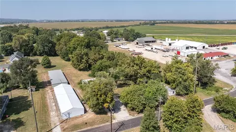 55 N Commercial St, Winchester, IL 62694
