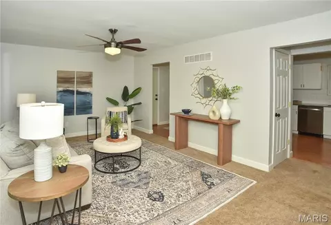 2 Laura Hill Rd, St. Peters, MO 63376