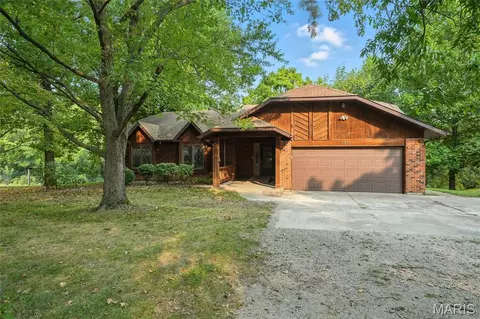 3911 Charbonier Rd, Florissant, MO 63031