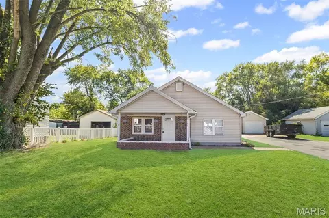 2434 Donna Dr, Cahokia, IL 62206