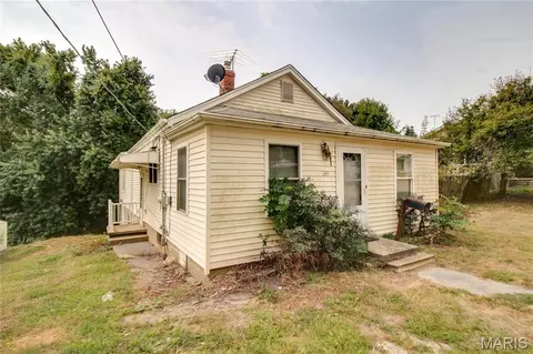 645 Elfgen St, Alton, IL 62002