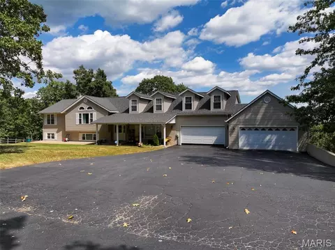 2381 Rock N Horse Dr, Festus, MO 63028