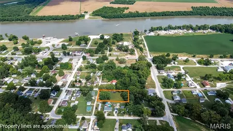 305 W Walnut St, Kampsville, IL 62053
