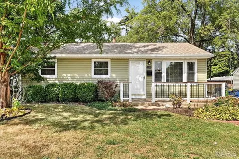 11253 Saint Shawn Ln, Saint Ann, MO 63074