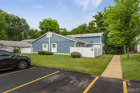 2449 Forest Shadows Dr, Saint Louis, MO 63136