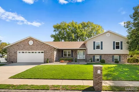 808 Shadow Ridge Xing, O'fallon, IL 62269