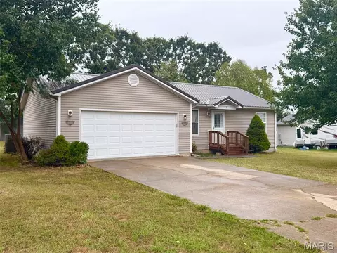 2133 Cedarwood Ct, Lebanon, MO 65536