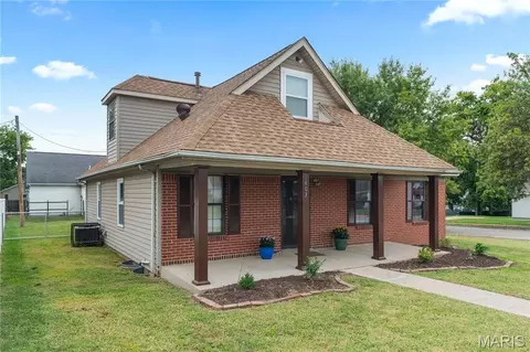 1403 Montrose Ave, Saint Louis, MO 63104