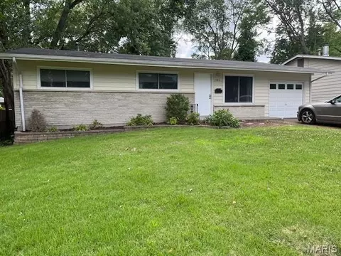 1980 Parker Rd, Florissant, MO 63033