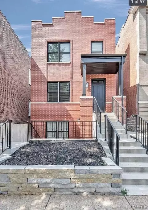 1045 S Taylor Ave, Saint Louis, MO 63110