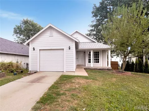 1004 Cobbler Ln, St Peters, MO 63303
