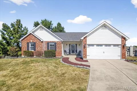 1296 Clinton Hill Ct, O'fallon, MO 63366