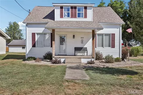 923 N 6th St, Breese, IL 62230