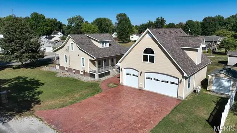 500 Benton St, Mount Olive, IL 62069