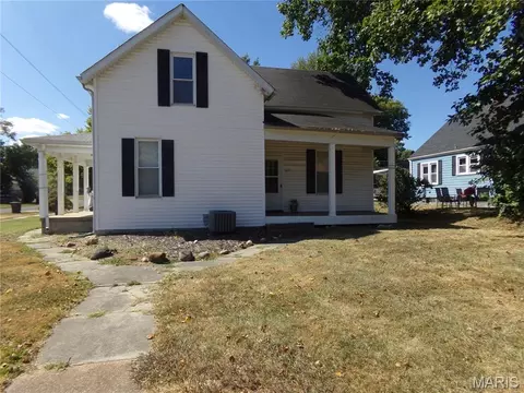 619 S 4th St, Greenville, IL 62246