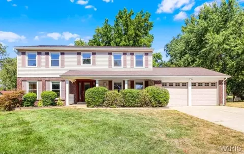 11749 Summerwood Dr, Saint Louis, MO 63146