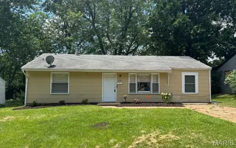 9757 Lorna Ln, Saint Louis, MO 63136