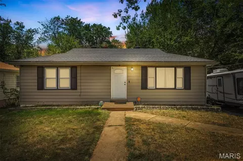 339 Wedge Dr, Saint Louis, MO 63135