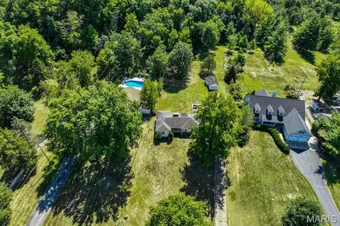 13310 W Watson Rd, Sunset Hills, MO 63127